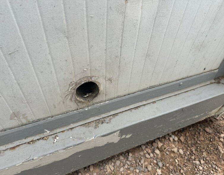 - BARAQUE DE CHANTIER